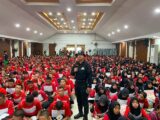 BRIMOB GOES TO SCHOOL BRIMOB POLDA KEPRI TANAMKAN KARAKTER DAN NASIONALISME KEPADA SISWA SISWI SMK NEGERI 1 BATAM - jurnalpolisi.co.id